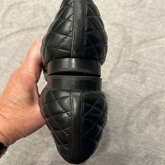 Cole Haan black quilted flats with patent cap toe.  In good condition.  Sz 8.5 - Picture 5 of 8